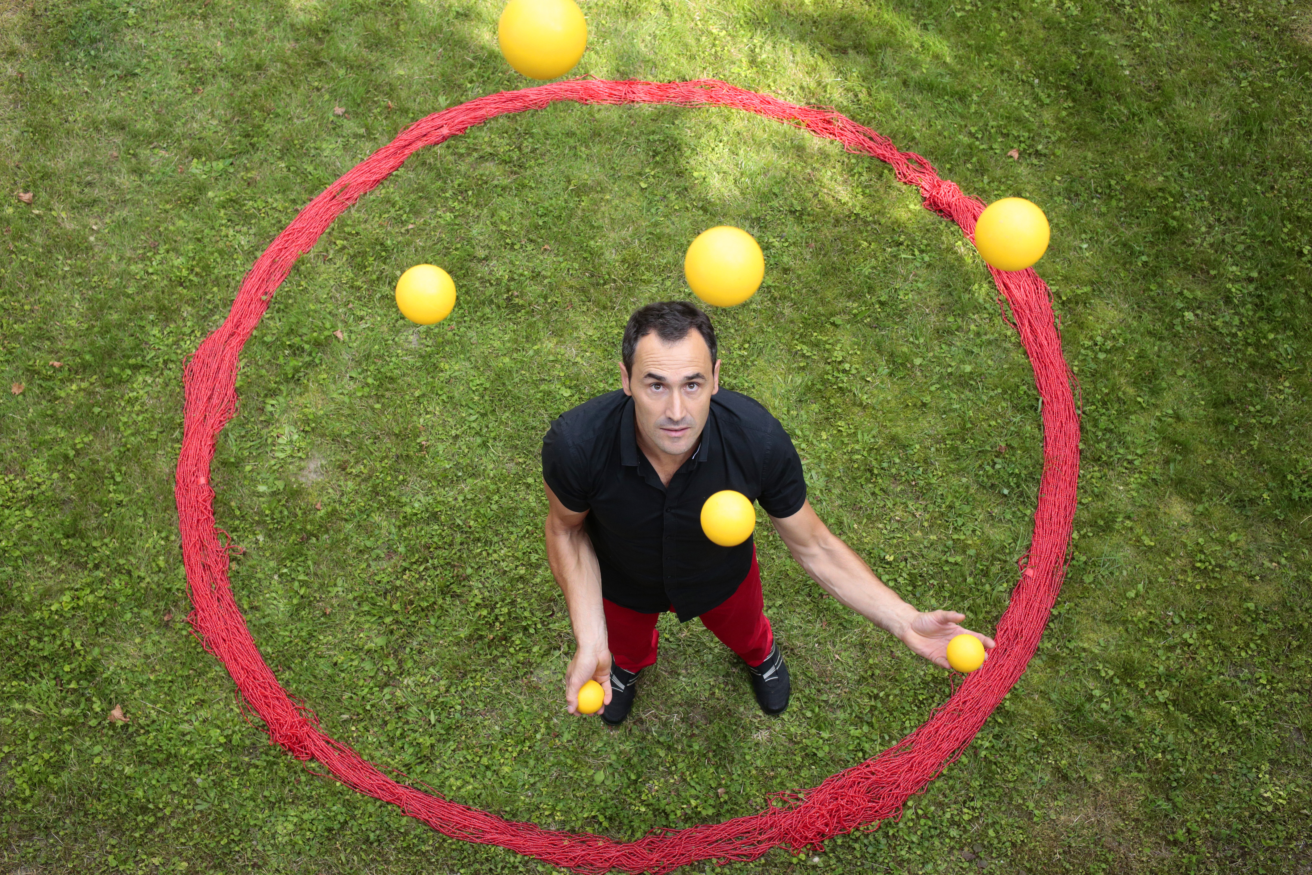 Jonglerie champêtre - La Batoude, centre des arts du cirque et de la rue